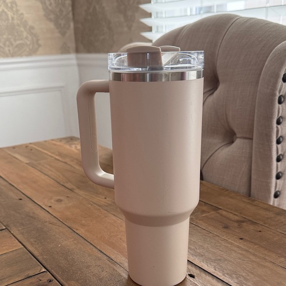 Stanley Cream Travel Mug 40oz - Picture 7 of 12